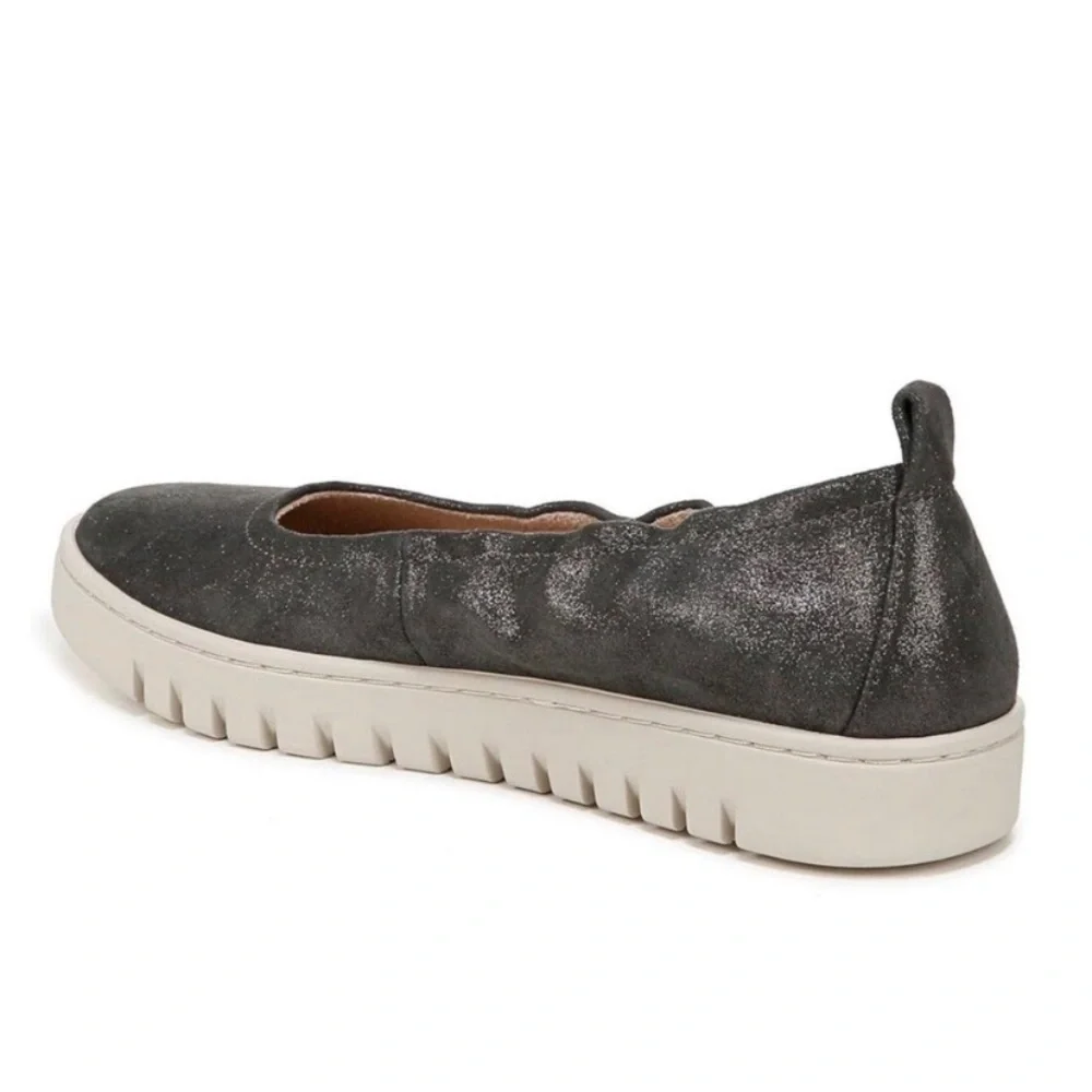 Vionic Uptown Leather Ballet Flat Round Toe Slip On in Gray Size 6